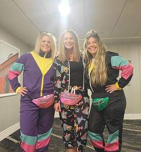 Conjunto Deportivo Oversize de Nylon para Mujer - Chaqueta Cortavientos y Pantalones de Nylon Arrugado Ripstop - Product Image 2