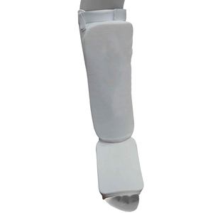 Protector de Piernas de Compresión Premium para Fútbol, Ligero, Transpirable y Elástico - Product Image 1