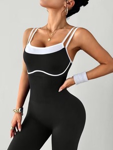 Combinaison de yoga côtelée sans couture pour femmes |   Combinaison active à manches longues et col carré |   Survêtement de sport respirant en polyester et élasthanne - Product Image 4
