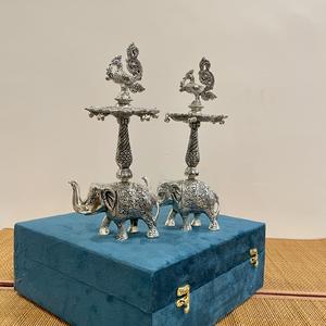 Artisanat métallique fait main, éléphant plaqué argent, forme SAMAI / DIYA, paire avec boîte en velours - Product Image 4