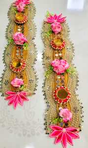 Camino de Mesa Festivo Hecho a Mano de Lujo con Diseño Floral de Loto, Adornado con Espejo y Borde de Perlas, Portavelas Decorativo - Product Image 4