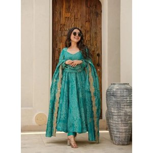 PANTALON DE ROBE DE TRAVAIL À IMPRIMÉ NUMÉRIQUE EN SOIE ATTRACTIVE AVEC CIEL DUPATTA - Product Image 1