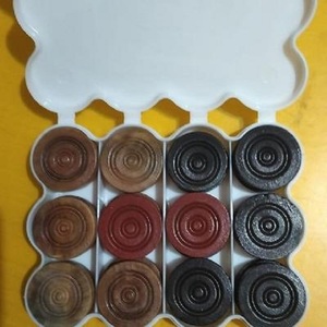 Jeu de Carrom en Bois avec Pièces en Acrylique et Matériaux Mixtes – Jeu de Stratégie Éducatif Portable pour Fêtes et Jeux en Famille - Product Image 4