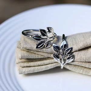 Juego de servilleteros decorativos metálicos plateados con diseño floral para decoración de mesas festivas, servilleteros de filigrana plateada premium con forma de flor. - Product Image 3