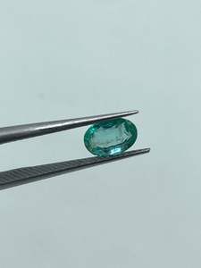 พลอยมรกตธรรมชาติคุณภาพสูงจากแซมเบีย รูปทรงวงรี ขนาด 5.20x7.20 มม. น้ำหนัก 0.95 กะรัต - Product Image 4