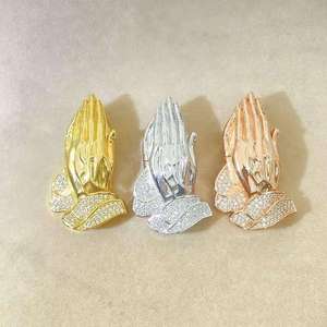 Nouveau style Pendentif Hip Hop religieux Mains en prière, plaqué or blanc, jaune et rose, serti de moissanite, pour femmes et hommes - Product Image 2