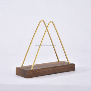 Porte-serviettes triangulaire de conception simple Base en bois affichage anti-dérapant porte-serviettes élégant Style nordique pour les décors de table - Product Image 6