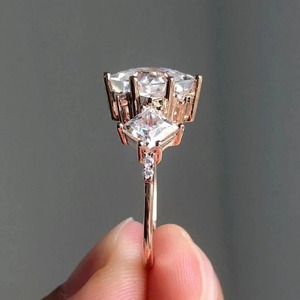 Anillo Trilogía Vintage de Moissanita con Corte Princesa de 3.45 TC, Estilo Art Deco Pasado-Presente-Futuro, Oro Rosa Sólido de 14k, Anillo de Tres Piedras, Hecho a Mano - Product Image 5