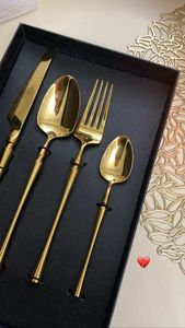 ชุดช้อนส้อมสำหรับรับประทานอาหารที่ได้แรงบันดาลใจจากงานเทศกาลทั่วโลก สำหรับโต๊ะอาหารสีสันสดใส การจัดเลี้ยงที่สนุกสนาน และการรับประทานอาหารในงานเฉลิมฉลอง - Product Image 5