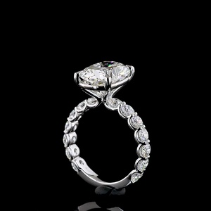 Anillo de Compromiso de Diamantes de Corte Cojín de 5 Quilates con Certificado IGI de Lujo, Platino, Oro Blanco, Banda de Eternidad con Garras Compartidas, Anillo de Boda - Product Image 4