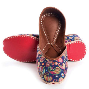 Zapatos Khussa Hechos a Mano para Mujer, Calzado Étnico Tradicional Pakistaní, Zapatos Planos Bordados para Mujer a Precio de Mayoreo - Product Image 4