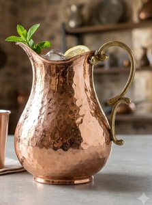 Pichet à Boissons en Cuivre au Design Martelé – Carafe Contemporaine Écologique pour Boissons Saines à Domicile, en Cuisine et lors de Fêtes - Product Image 6