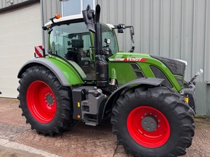 Tracteur à chenilles Fendt Vario 1050 d'occasion, excellent état, 60 CV, 4x4, avec moteur et pompe, pour l'agriculture, à vendre - Product Image 4