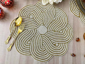 Set de table floral perlé fait main, style bohème géométrique, or et blanc, décoration intérieure, taille personnalisable - Product Image 3