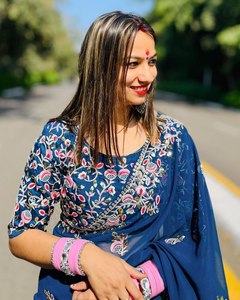 Sari de Seda Azul con Bordado Floral de NiMa Creations, de Secado Rápido, para Mujer, Estilo Tradicional Indio para Bodas, Largo hasta el Suelo, Corte Regular - Product Image 2