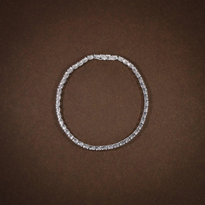 Pulsera de tenis con 30 diamantes de laboratorio de corte esmeralda para mujer, certificada por IGI, oro de 14K, elegante para bodas y fiestas. - Product Image 4