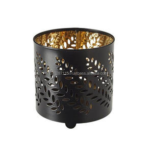 Portavelas votivo de hierro antiguo con detalles artesanales tradicionales para decoraciones elegantes del hogar con temática vintage - Product Image 3