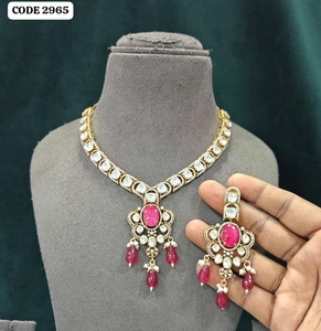 Conjunto de Collar y Pendientes Kundan Verde Agua de Lujo, Chapado en Oro con Circonitas, para Novias, Bodas y Fiestas - Product Image 2