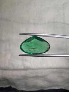 Émeraude verte de 4,86 carats, taille poire, coupée sur mesure, cristal brut pour centre de bijou artisanal - Product Image 5