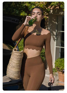 Ensemble de yoga blanc 2 pièces : Crop top épaules dénudées à manches longues à volants et Legging taille haute, sans couture et respirant - Product Image 6