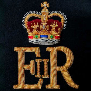 Écussons brodés sur mesure de qualité supérieure avec fil de bullion, épingles de sécurité, logo personnalisé, tissu sergé doré - Product Image 4