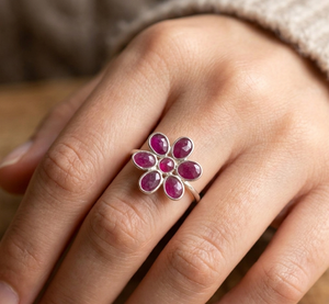 Anillo de Plata de Ley 925 con Corindón y Rubí, Estilo Etéreo, Forma de Flor, Joyería de Moda para Aniversario de Bodas - Product Image 1