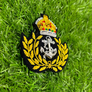 Patch de blazer tendance, brodé main, avec motif crête, badge en fil d'or, couronne, branche et ancre argentée - Product Image 2