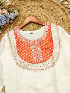 Ensemble deux pièces élégant en soie romaine avec bordure richement brodée – Collection prête à porter - Product Image 3