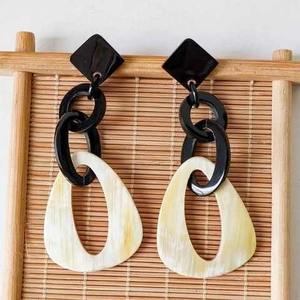 Pendientes Ecológicos de Cuerno de Búfalo Hechos a Mano, Joyería Moderna y Ligera para Mujer - Product Image 1