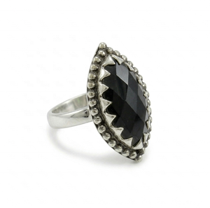Bague vintage en onyx noir en argent sterling 925, faite à la main, style gothique, bijou statement - Product Image 2