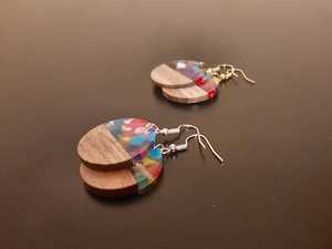 Boucles d'oreilles pendantes rustiques en résine et bois faites à la main MN EXPORTS, bijoux artisanaux naturels, accessoires de mode, cadeau pour femme, idéal pour les fêtes - Product Image 6