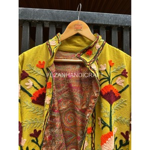 เสื้อแจ็คเก็ตผ้าฝ้ายปักลายดอกไม้ คอจีน แขนยาว ทำมือ สีเหลือง เสื้อแจ็คเก็ตผู้หญิงสำหรับฤดูใบไม้ผลิ - Product Image 3