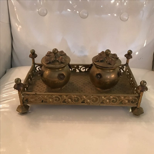 Juego de servir ecológico de latón con dos tazones con tapa en un bandeja decorativa para frutos secos y aperitivos, tazones de chocolate hechos a mano. - Product Image 6