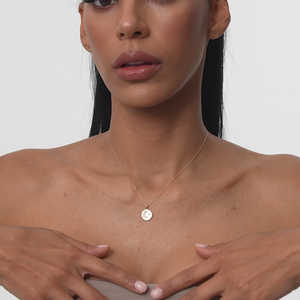 Pendentif Lune et Croissant en Or 14 carats avec Diamants, Cœur Latéral en Or 14 carats serti Micro-Pavé, Bijou Délicat Minimaliste Romantique - Product Image 5