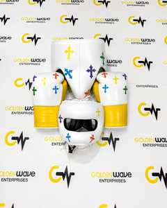 Ensemble de boxe personnalisé de qualité supérieure en cuir véritable, design croix chrétienne élégante, ensemble professionnel de combat MMA et de kickboxing. - Product Image 1