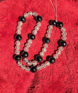 Cuentas de moissanita redondas facetadas de 8 mm blancas y de 12 mm negras para la fabricación de joyería - Product Image 3