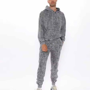 Ensemble de survêtement premium délavé à l'acide, conçu selon les tendances streetwear contemporaines et doté d'une coupe décontractée fonctionnelle - Product Image 1