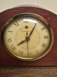 Vintage General Electric Wood <b>Mantel</b> <b>Clock</b> Electric Roman Numeral Table <b>Clock</b> - Product Image 4