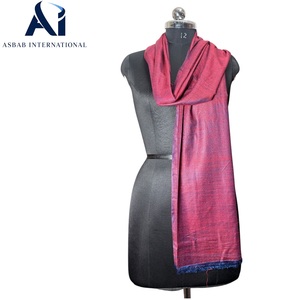 Chal Bohemio de Lujo Hecho a Mano con Mezcla de Viscosa/Algodón, Tono Dual Degradado, Rojo Vino, Ecológico y Sostenible, Venta al por Mayor - Product Image 1