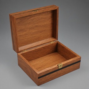 Étui à cigares en bois artisanal de luxe, conçu pour une allure intemporelle, avec une construction durable et une finition naturelle lisse. - Product Image 4