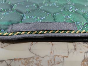 Almohadillas de silla de montar personalizables con forro de purpurina sublimada al por mayor, almohadilla de silla de montar de satén para equitación deportiva, salto y doma clásica. - Product Image 2