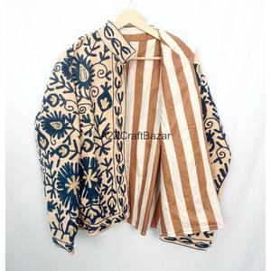 เสื้อแจ็คเก็ตคอตตอนปักลายคอตไรส์แบบไม่ทอ ระบายอากาศได้ดี เป็นมิตรกับสิ่งแวดล้อม แห้งเร็ว คุณภาพพรีเมียม ขายส่ง สำหรับฤดูใบไม้ผลิ ฤดูร้อน ฤดูหนาว - Product Image 4