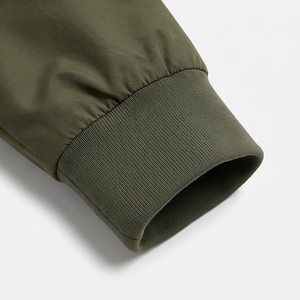 Veste bomber pour homme, prix d'usine, logo personnalisé imprimé, imperméable, pour l'hiver et les activités de plein air, faible quantité minimum de commande. - Product Image 4
