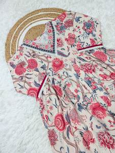 Elegante Abito Anarkali Senza Tempo in Seta con Scollo a V per Donna, Personalizzabile in Vari Colori, Taglie S-3XL - Product Image 5