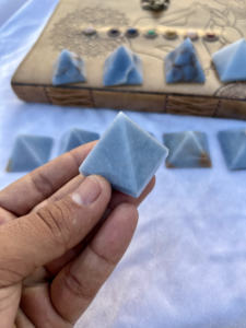 Pirámide curativa de anjolita pulida, piedra de energía espiritual de amor para meditación Reiki, artesanía de piedra semipreciosa para decoración del hogar - Product Image 5