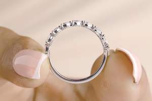 แหวนเพชรทรงลูกแพร์เพาะเลี้ยงในห้องปฏิบัติการแบบครึ่งวงนิรันดร์สำหรับผู้หญิง ทองคำขาว 10K ของขวัญขอแต่งงานสุดหรูสำหรับการหมั้น - Product Image 5