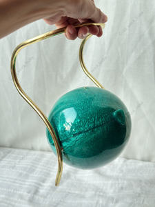 Pochette sphérique en résine artisanale indienne avec poignée supérieure en laiton, sac de soirée de luxe pour femmes, idéal pour les mariages et événements. - Product Image 2