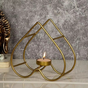 Portavelas decorativo de metal para decoración de festivales y bodas que crea un ambiente cálido y luminoso para espacios interiores. - Product Image 1