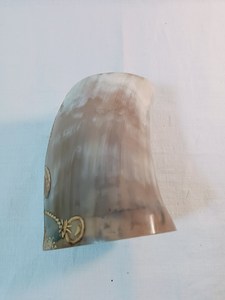 Jarra de Cuerno Artesanal con Textura Natural, Taza para Beber con Asa para Fiestas, Cenas y Decoración - Product Image 4