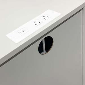 Comodino Moderno Bianco a 3 Cassetti con Stazione di Ricarica, Tavolino da Letto in Legno con Porte USB e Prese di Corrente - Product Image 6